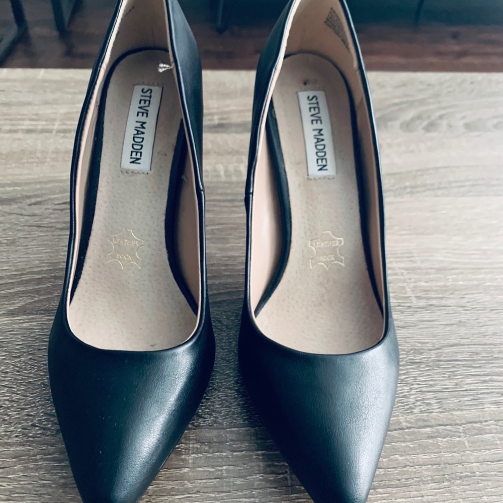 Black Steve Madden pumps
